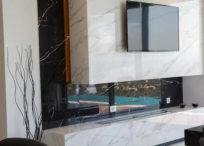 Ioniangems Apolpaina