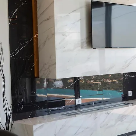 Ioniangems Apolpaina